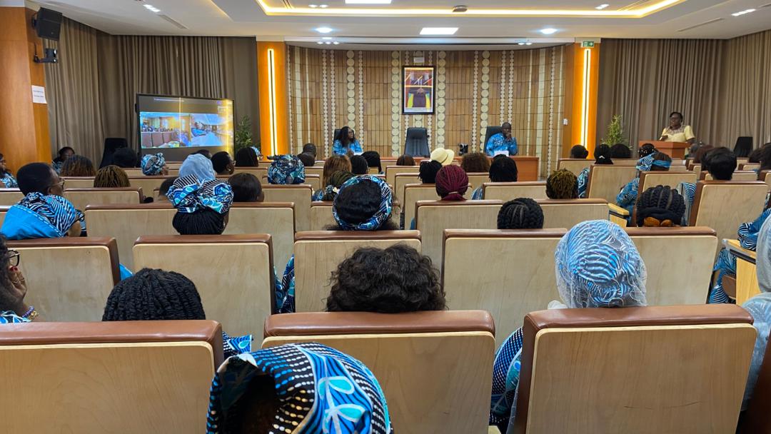 sensibilisation sur le cancer du sein et le cancer du col de l’utérus aux femmes du Ministère de l’Économie, des Finances et de la Planification